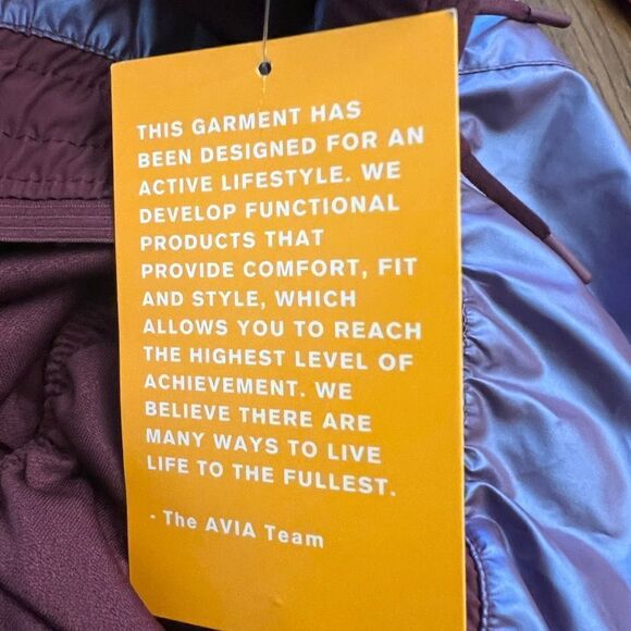 NWT Avia women’s metallic workout shorts. Size XXL - Picture 5 of 8